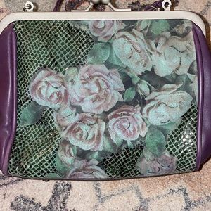 Purple faux leather shoulder/crossbody bag with straps